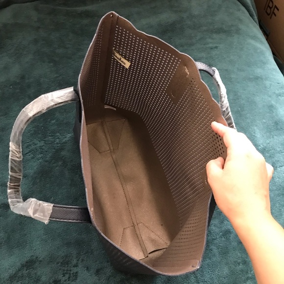 Sold! 🎉HPx2🎉 Neiman Marcus perforated tote bag - Picture 2 of 4